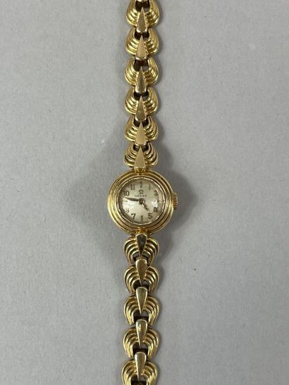 null OMEGA


Montre bracelet de dame en or jaune (750).


Boîtier circulaire, cadran...