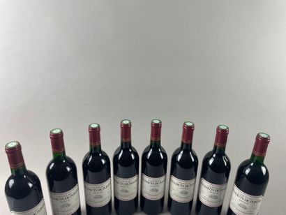 null PAUILLAC
Château les Hauts de Pontet, 1990.
8 bouteilles.
Niveaux goulot (5)...