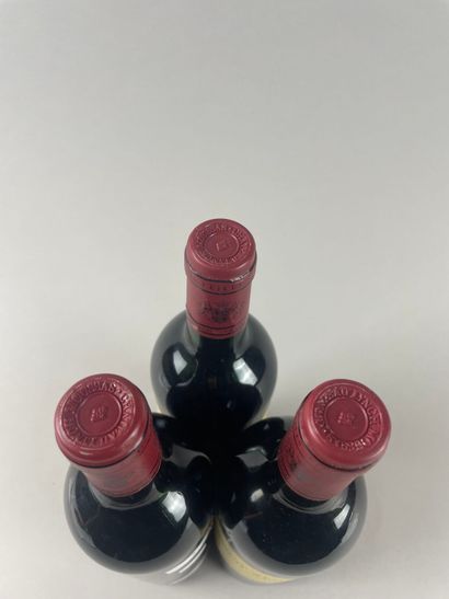 null PAUILLAC, Castéja
Château Lynch-Moussas, 1996.
3 bouteilles, Grand Cru Classé.
Niveaux...