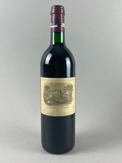 null PAUILLAC
Château Lafite-Rothschild, 1993.
1 bouteille.
Niveau bas goulot.
Légères...