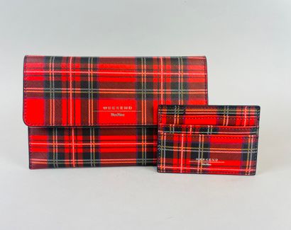 null MAXMARA, Weekend
19 cm clutch bag and card holder in red tartan canvas.
Excellent...