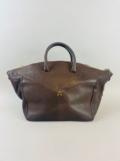 null JEROME DREYFUSS
52 cm brown leather handbag, double handle, zipper closure.
Very...