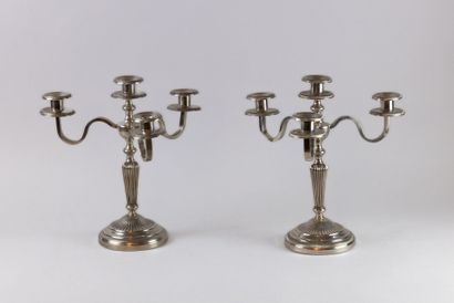 null Pair of silver-plated three-light candelabra.
H. 28 cm.