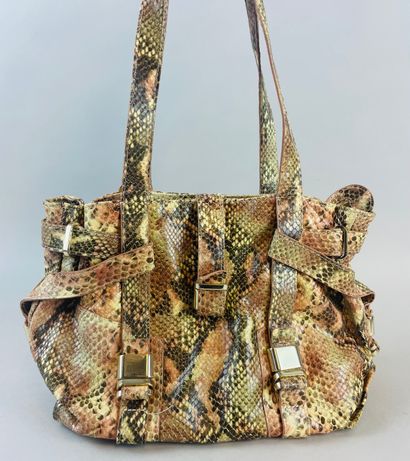 null L.K.BENNETT
28 cm snakeskin-style leather handbag, zipper closure and snap tab.
Slight...