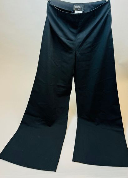 null CHANEL
Black wool pants.
Size 36.