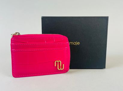 null MAJE
10.5 cm wallet in pink imitation crocodile leather, with zip fastening.
Excellent...