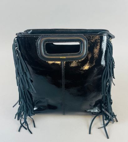 null MAJE 
22 cm leather and black vinyl handbag, with bangs, shoulder strap handle.
Good...