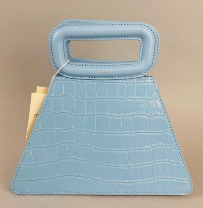 null MAJE, Pyramid
23 cm bag in sky-blue cowhide, double handle, magnetic closure,...