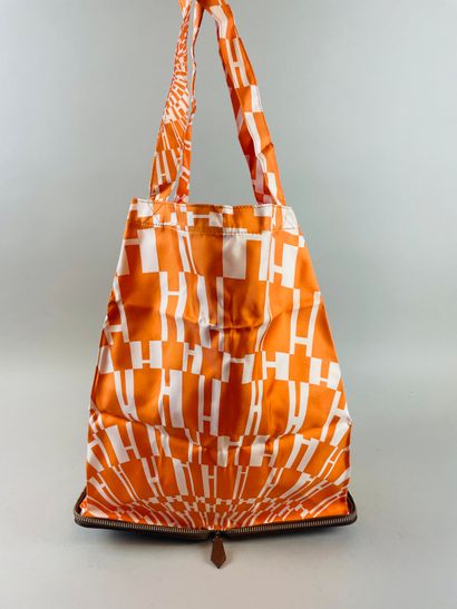 null HERMES Paris
Silky pop" tote bag in orange printed silk, concealed in a brown...