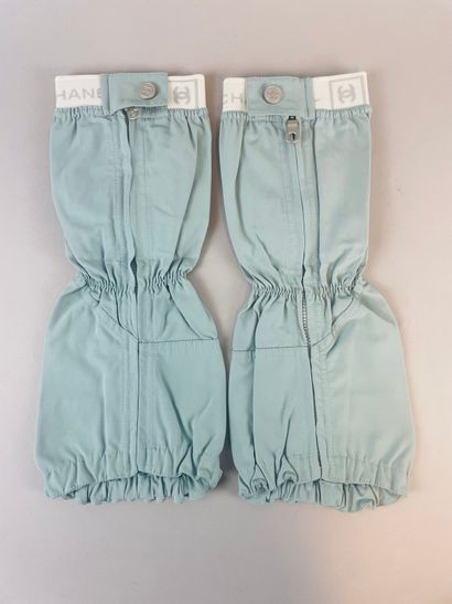 null CHANEL
Pair of light blue waterproof leggings in cotton and polyamide, with...