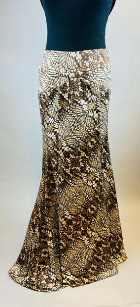 null JUST CAVALLI
Python-print silk skirt with zipper closure.
Approximate size:...