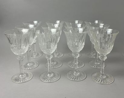 null SAINT-LOUIS, Tommy
Cut crystal lot including : 
- 23 champagne flutes.
- 12...