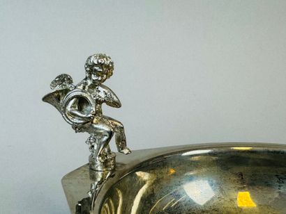 null Circular, silver-plated metal pocket, the handle adorned with a musical angel.
Width:...
