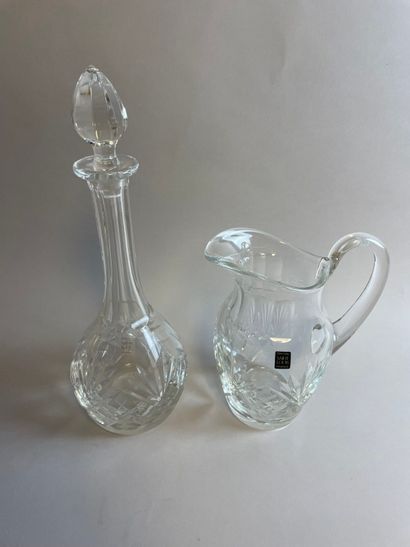 null SAINT-LOUIS
Cut crystal set, marked under the base, including : 
- 1 pitcher.
H....