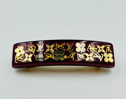 null LOUIS VUITTON 
Composition hair clip decorated with a house alphabet and gilded...