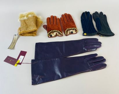 null Lot including 3 pairs of gloves including MAJE, HAMENAPI and AGNELLE and a pair...