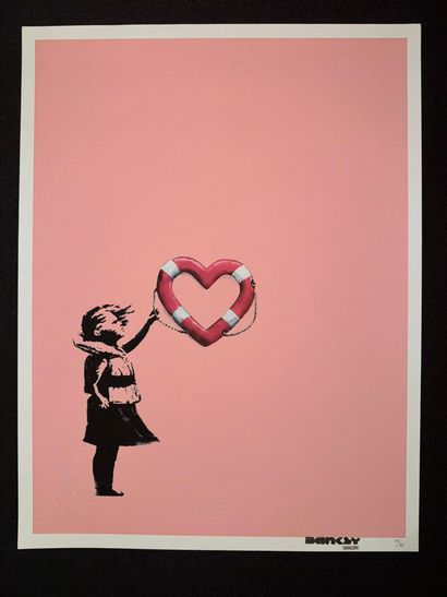  BANKSY (1974), d'après
Girl With Shapped Float Pink 
Impression en couleurs sur... Gazette Drouot