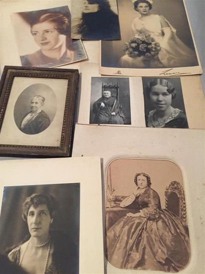 null FEMME. Portraits de personnalités féminines et autres des 19ème siècle et 20ème...