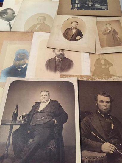 null HOMME. Portraits de personnalités masculines diverses et d'inconnus des 19ème...