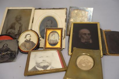 null Daguerréotype, plaque de verre et divers, ensemble de dix portraits divers :...