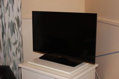 null Téléviseur SAMSUNG 83 cm