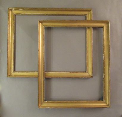 null Pair of moulded wooden frames and gilded paste called "à gorge" with heart grape...