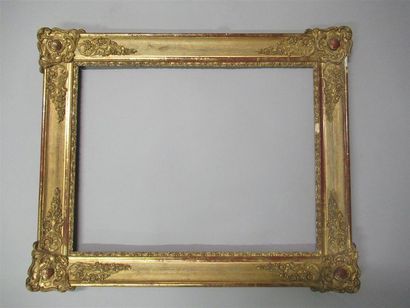 null Wooden frame and gilded paste with cartridge decoration and flowers with spandrels.
19th...