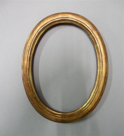 null Oval frame in moulded wood, gilded.
Style XVIIIth, XIXth
period 16, 5 X 22,...