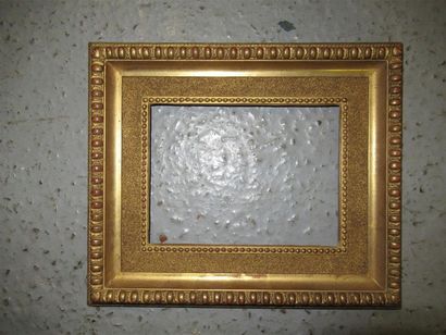 null Wooden and gilded paste frame decorated with pearl grapes, sand, gadroons and...