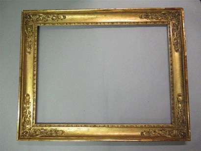 null Wooden frame and gilded copper paste with throat profile and friezes of acanthus...