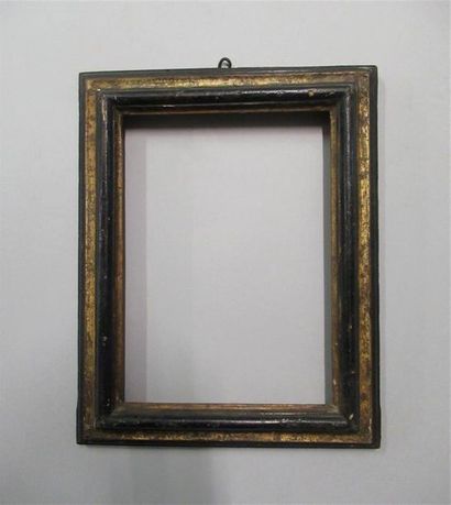 null Moulded wooden frame gilded with mecca and blackened with inverted profile.
Italy,...
