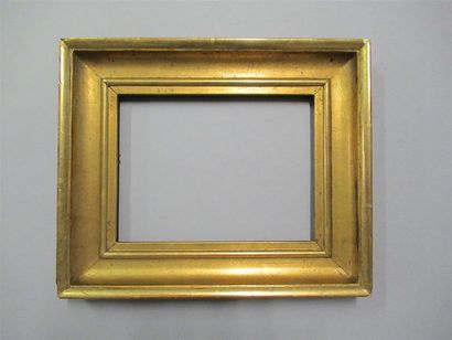 null Moulded wooden frame, gilded with copper, with rush profile and groove.
Period...