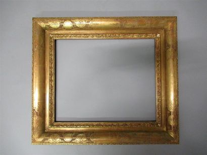 null Wooden frame and gilded stucco decorated with friezes of acanthus leaves, shells...