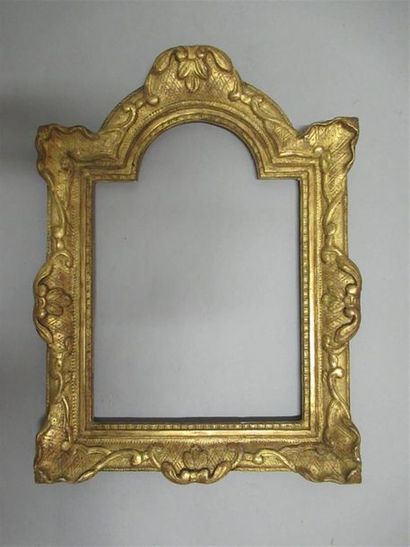 null Carved wood frame, gilded "à christ" with shells, bases and sticks decoration.
Louis...