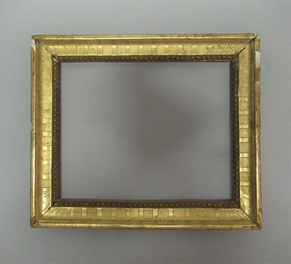 null Wooden frame and gilded paste, with decoration of petal grapes, alternating...