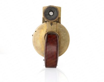 null APPAREIL PHOTOGRAPHIQUE.
REVOLVER CAMERA. REVOLVER PHOTOGRAPHIQUE. A. Briois...