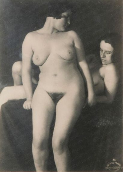 null PHOTOGRAPHIE. 
Frantisek DRTIKOL (1883-1961). Sans titre, deux femmes nues....