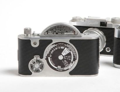 null * APPAREIL PHOTOGRAPHIQUE. 
Ensemble de trois appareils divers. Mercury II Model...