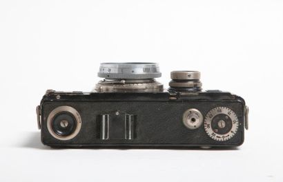 null * APPAREIL PHOTOGRAPHIQUE. 
Boitier Contax I n° Y 32920 (usures) avec objectif...