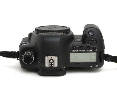 null APPAREIL PHOTOGRAPHIQUE
. Boitier Canon EOS 5D Mark II (sans objectif) avec...