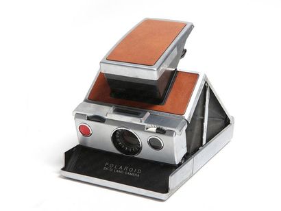 null APPAREIL PHOTOGRAPHIQUE. 
Ensemble dans valise, appareil Polaroid SX-70 (non...