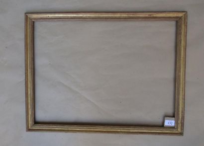 null Baguette en bois mouluré et doré Époque Louis XV (accidents) 43,2 x 57,8 cm...