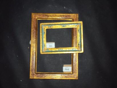 null Deux cadres en bois mouluré, gravé, peint et doré. XXème siècle 8.8 x 14 - Profil:...