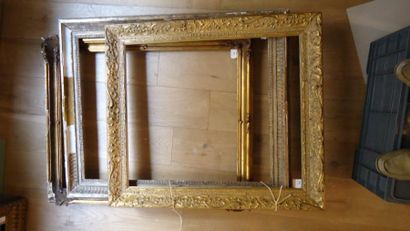 null Cadre en bois et résine doré XXème siècle 60,7 x 71,5 cm - Profil: 8,3 cm Cadre...