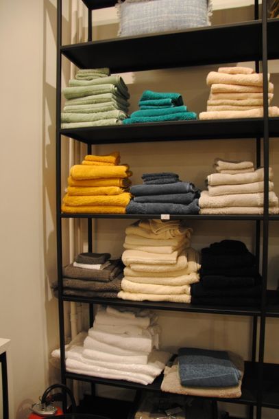 null 4 étagères de serviette éponge prix de vente boutique : 1500 EUROS