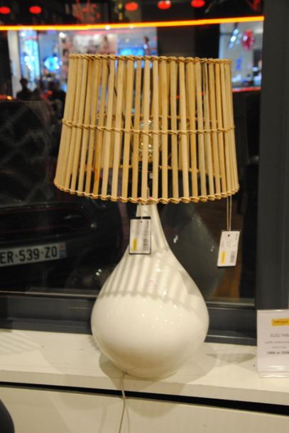 null Lampe abat-jour CLARA pied : 54 x 28 x 54 cm prix de vente boutique : 250 E...