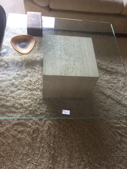 null Table basse carrée, verre et pierre 

80 X 80 cm

H 36 cm
