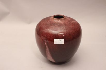 null Michel LANOS (1926-2005)

Vase en céramique émaillée sang de boeuf avec marbrures

Monogramme

H...