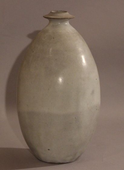 null Travail des années 60

Vase ovoïde en céramique émaillée grise

Trace de signature

H...