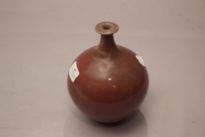 null Michel LANOS (1926-2005)

Vase boule à col resserré en grès émaillé rouge

Monogramme

H...